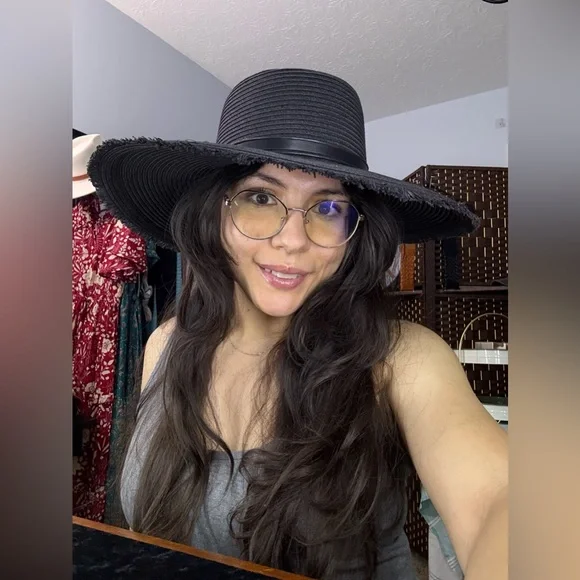 Stylish Black Wide-Brim Hat - Picture 5 of 6